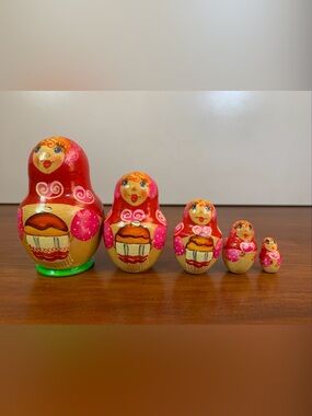 Vintage Signed Russian Nesting Dolls 5 Piece Set 3” Size Girl Baking Bread